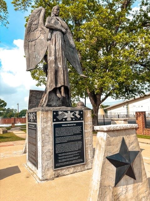 veterans park main stature
